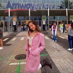 Meet your Posher, Ella